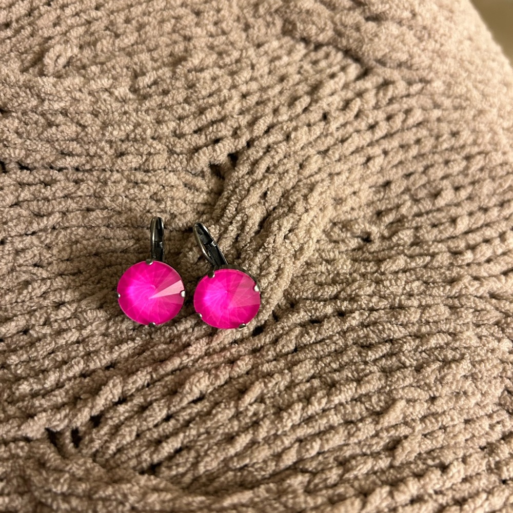 Sabika NEON PINK drops 🩷